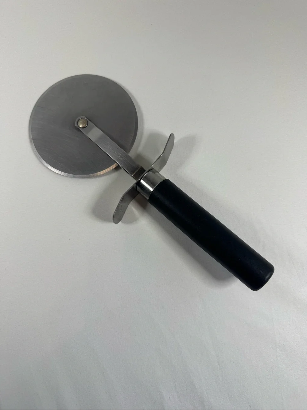 Pampered Chef #1301 Classic Black handle Pizza Cutter Large Wheel